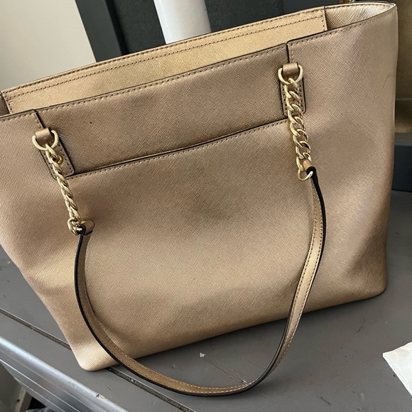 🚫 SOLD 🚫 Michael Kors Gold Purse - Picture 3 of 6